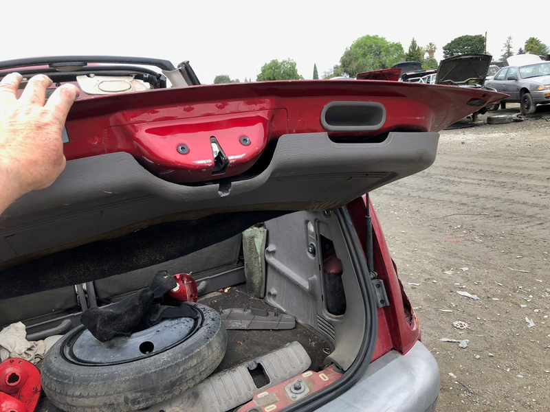 Illustration for article titled This Junkyard PT Cruiser Landaulet Proves Some Battles Can't Be Won